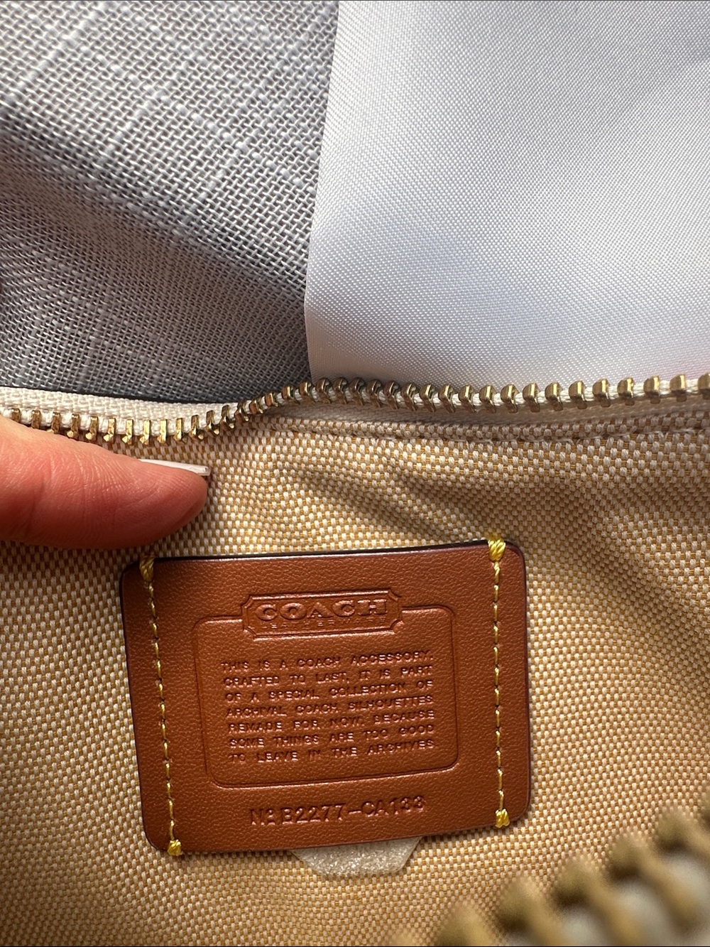 Coach Swinger 20 Shoulder Bag in Chalk Leather with Cherry Print - Picture 2 of 10